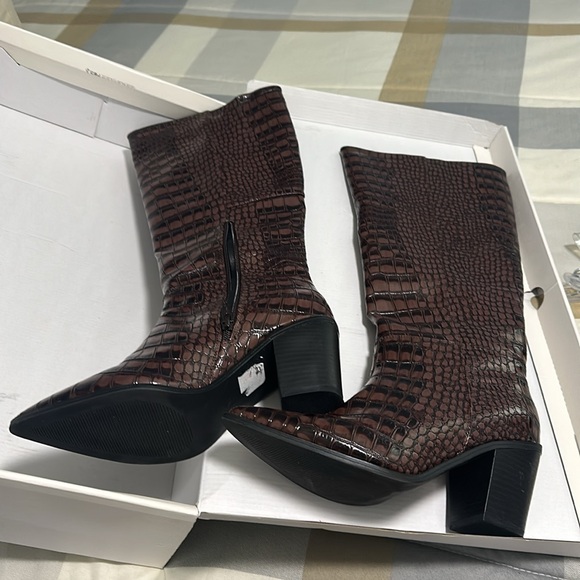 Brand NWT chocolate crocodile boots, size 9 - Picture 3 of 4